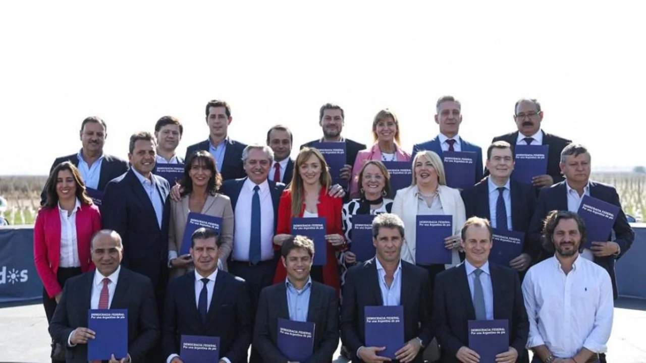  Gobernadores de todo el país celebraron el acuerdo por la deuda