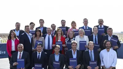 Gobernadores de todo el país celebraron el acuerdo por la deuda Gobernadores de todo el país celebraron el acuerdo por la deuda