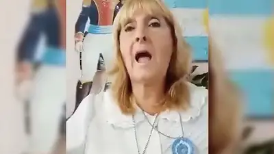 El viral del momento: una maestra sacada con sus mascotas porque no la dejan trabajar El viral del momento: una maestra sacada con sus mascotas porque no la dejan trabajar