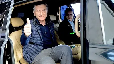 Escándalo: Macri le robó al Estado la camioneta que usó para ir al aeropuerto de San Fernando Escándalo: Macri le robó al Estado la camioneta que usó para ir al aeropuerto de San Fernando