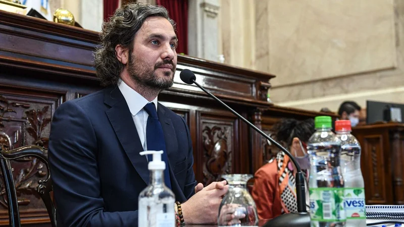 Cafiero respondió más de mil preguntas en la previa de un duelo picante en el Senado