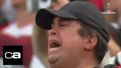 Eufórico festejo del reconocido hincha de Colón tras el título Eufórico festejo del reconocido hincha de Colón tras el título