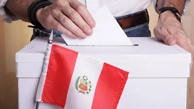 Elecciones en Perú: Pedro Castillo amplió diferencia en un final reñido Elecciones en Perú: Pedro Castillo amplió diferencia en un final reñido