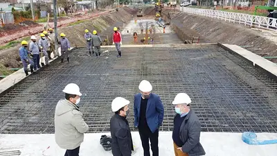 Watson y Katopodis verificaron progresos en obras en Florencio Varela Watson y Katopodis verificaron progresos en obras en Florencio Varela