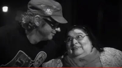 Video inédito: Mercedes Sosa y Gustavo Cerati cantando Zona de Promesas Video inédito: Mercedes Sosa y Gustavo Cerati cantando Zona de Promesas