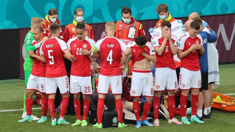 Dinamarca Eriksen se desplomó en la Eurocopa