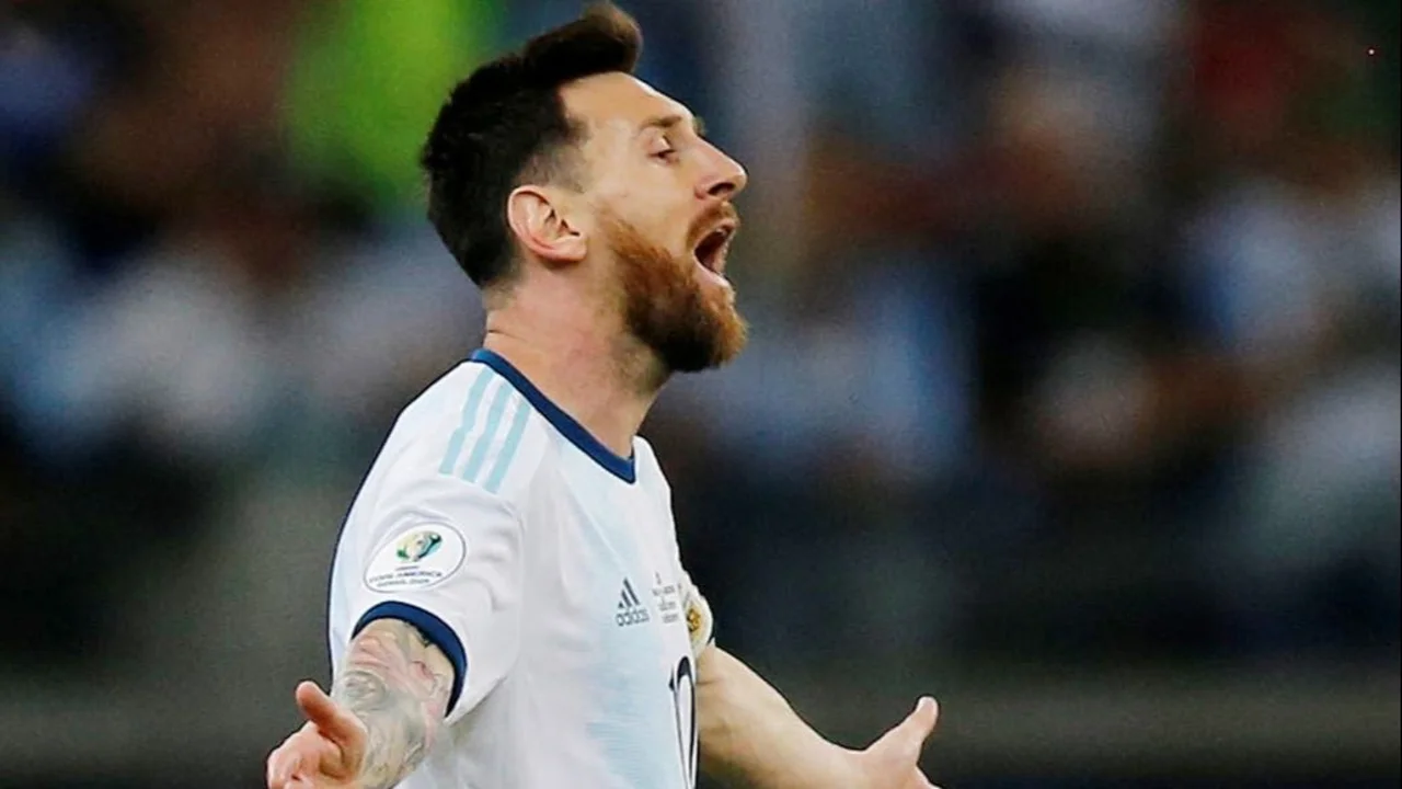 El recuerdo de la explosión de Messi por el VAR en la Copa América 2019: "Cobran manos boludas, penales pelotudos"