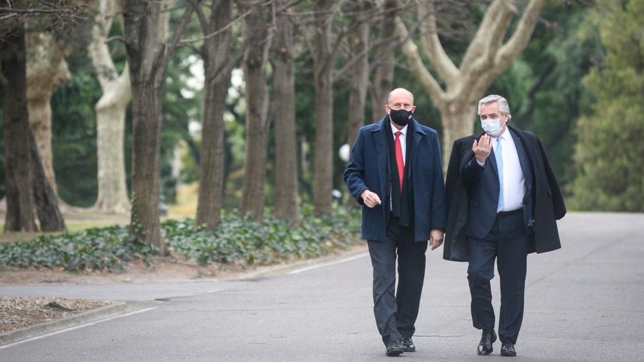 Alberto Fernández y Omar Perotti en la Quinta de Olivos. 