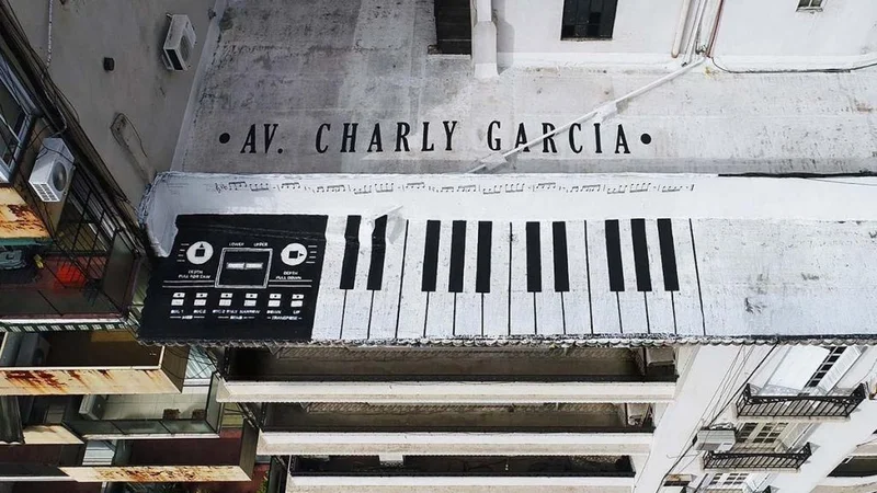 Mural homenaje a Charly García