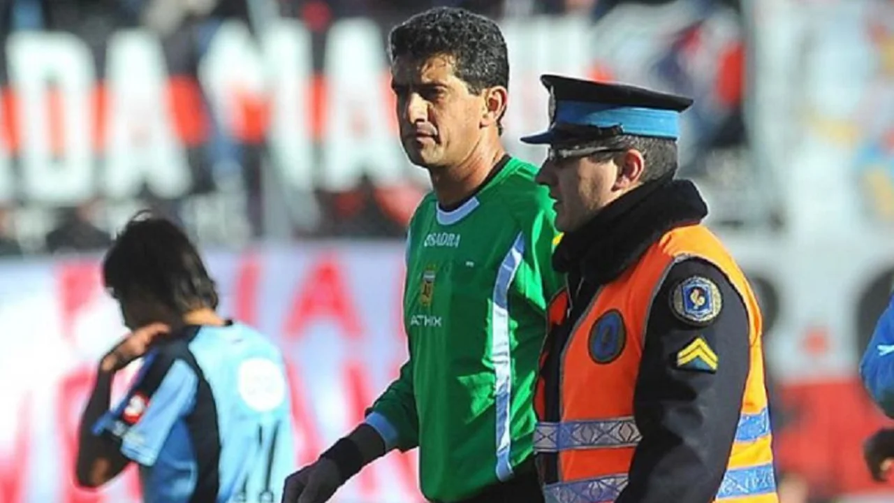 Fuerte denuncia por el descenso de River: "Le llevaron una valija con plata a Pezzota"