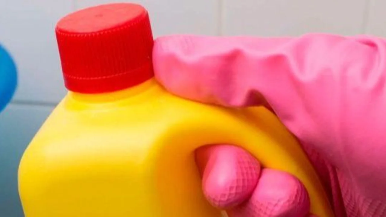 La ANMAT prohibió la comercialización de una lavandina adulterada