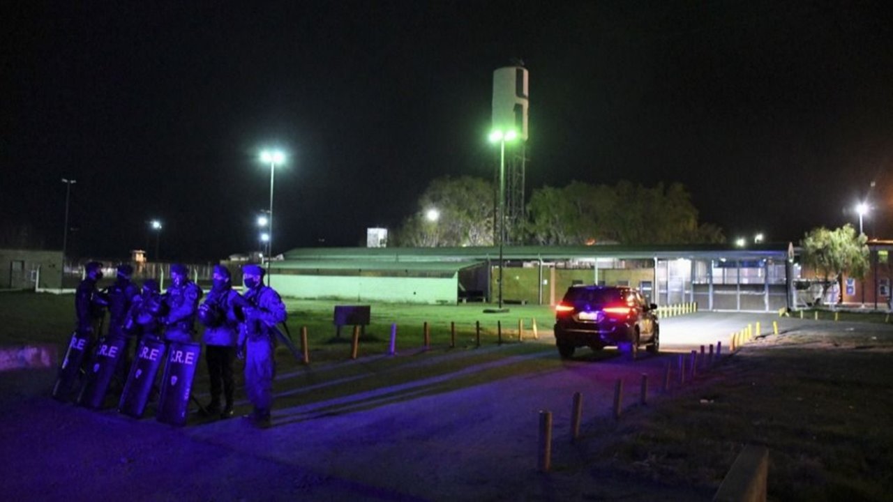 Con ametralladoras, hubo fuga de presos en Santa Fe: recapturaron a dos