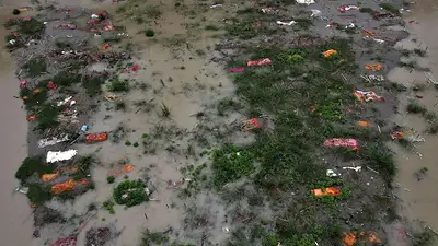 Impactante: en India, cientos de cadáveres de victimas de COVID-19 resurgen del río Ganges Impactante: en India, cientos de cadáveres de victimas de COVID-19 resurgen del río Ganges