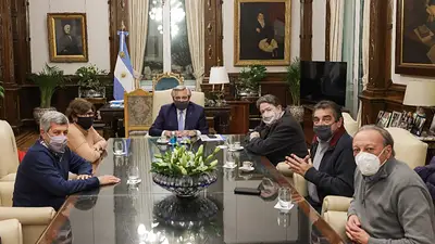 Sectores cercanos al Gobierno insisten sobre el ingreso universal Sectores cercanos al Gobierno insisten sobre el ingreso universal