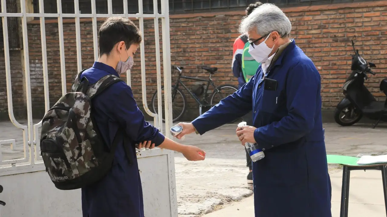 El 75% de las escuelas hoy tiene clases presenciales cuidadas