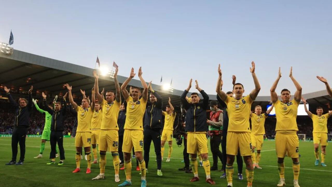 Ucrania vence a Escocia para mantener vivo el sueño de clasificar a Mundial de Qatar