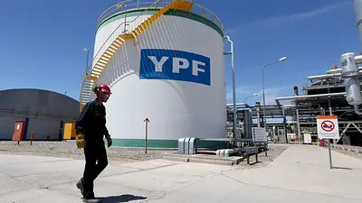 Las reacciones del arco político sobre el fallo YPF se movieron al ritmo de la grieta Las reacciones del arco político sobre el fallo YPF se movieron al ritmo de la grieta