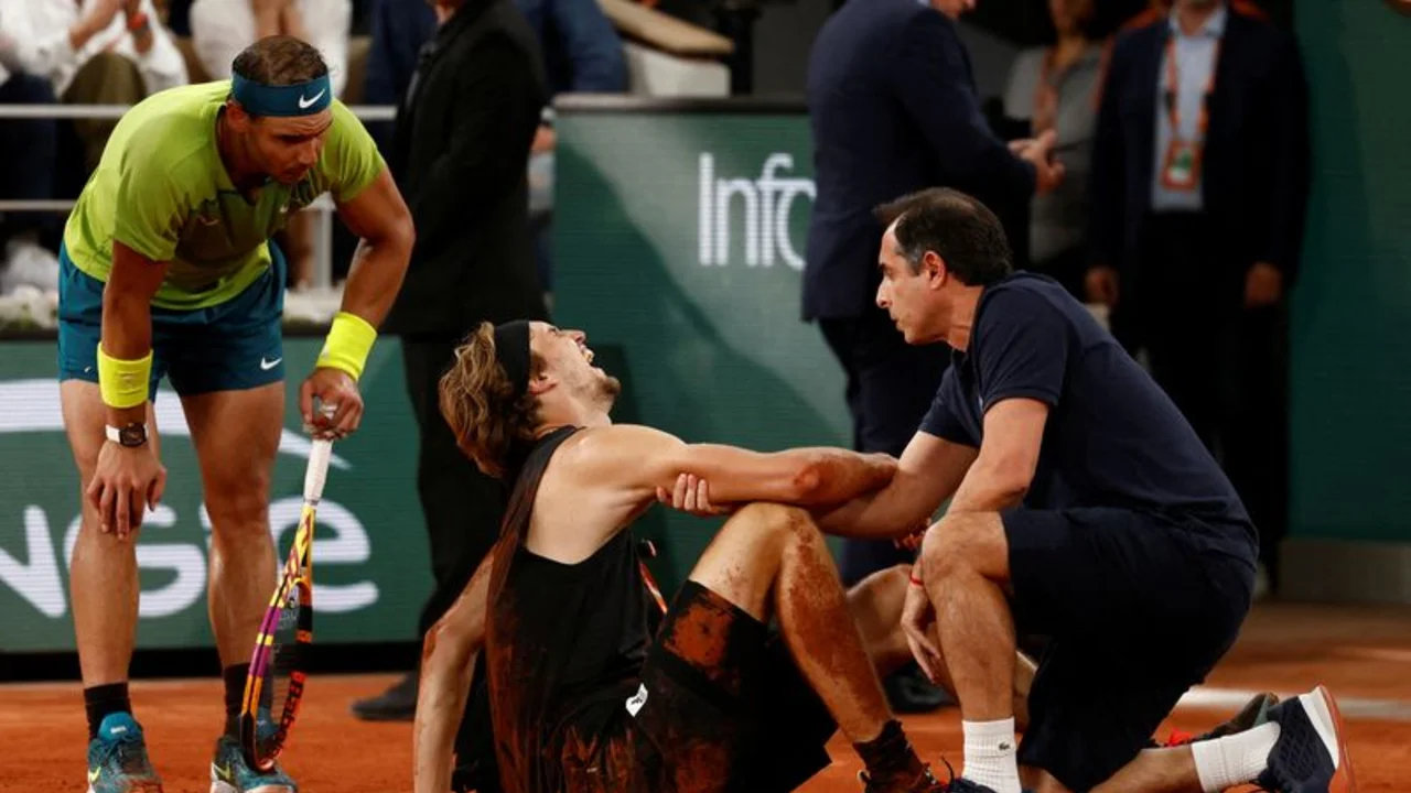 Nadal pasa a la final de Roland Garros tras la lesión de Zverev