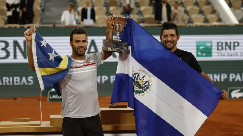 Salvadoreño Arévalo se convierte en primer centroamericano que gana un Grand Slam en París