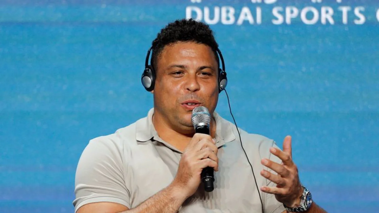 Ronaldo Nazário se va en bici por el camino de Santiago tras el ascenso del Valladolid