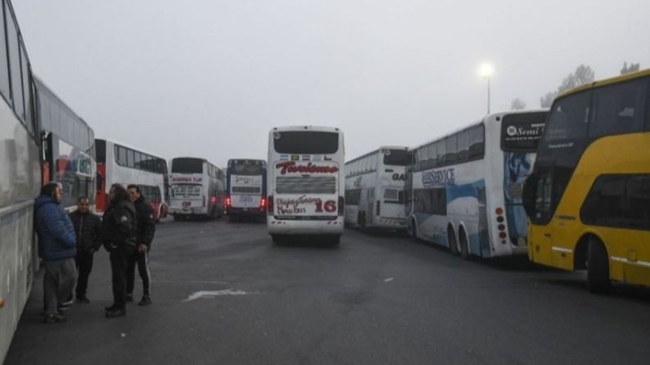 Protesta de choferes: el corte en la autopista Buenos Aires-La Plata se trasladó a la 9 de Julio