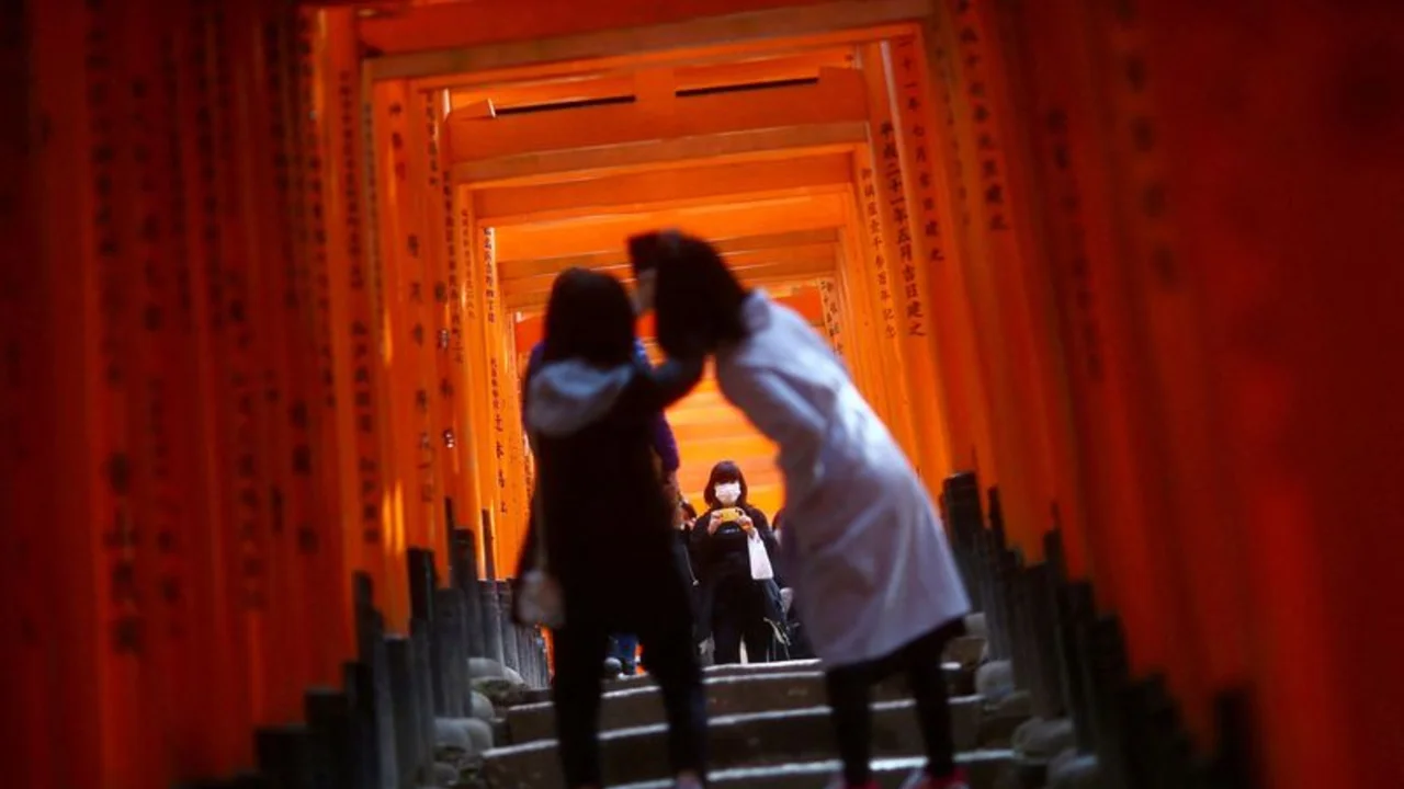 Japón se abrirá a los turistas después de dos años, pero sólo con mascarillas, seguros y guías