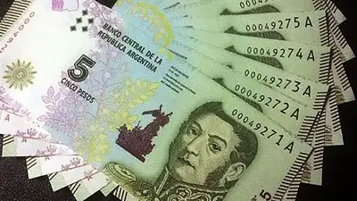 Volvió el billete de 5 pesos en forma de caramelo Volvió el billete de 5 pesos en forma de caramelo