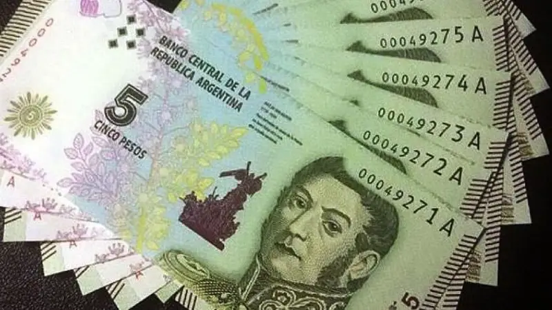 Volvió el billete de 5 pesos en forma de caramelo