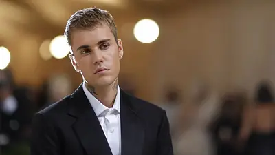 Justin Bieber muestra primeros signos de recuperación tras parálisis facial: médico Justin Bieber muestra primeros signos de recuperación tras parálisis facial: médico