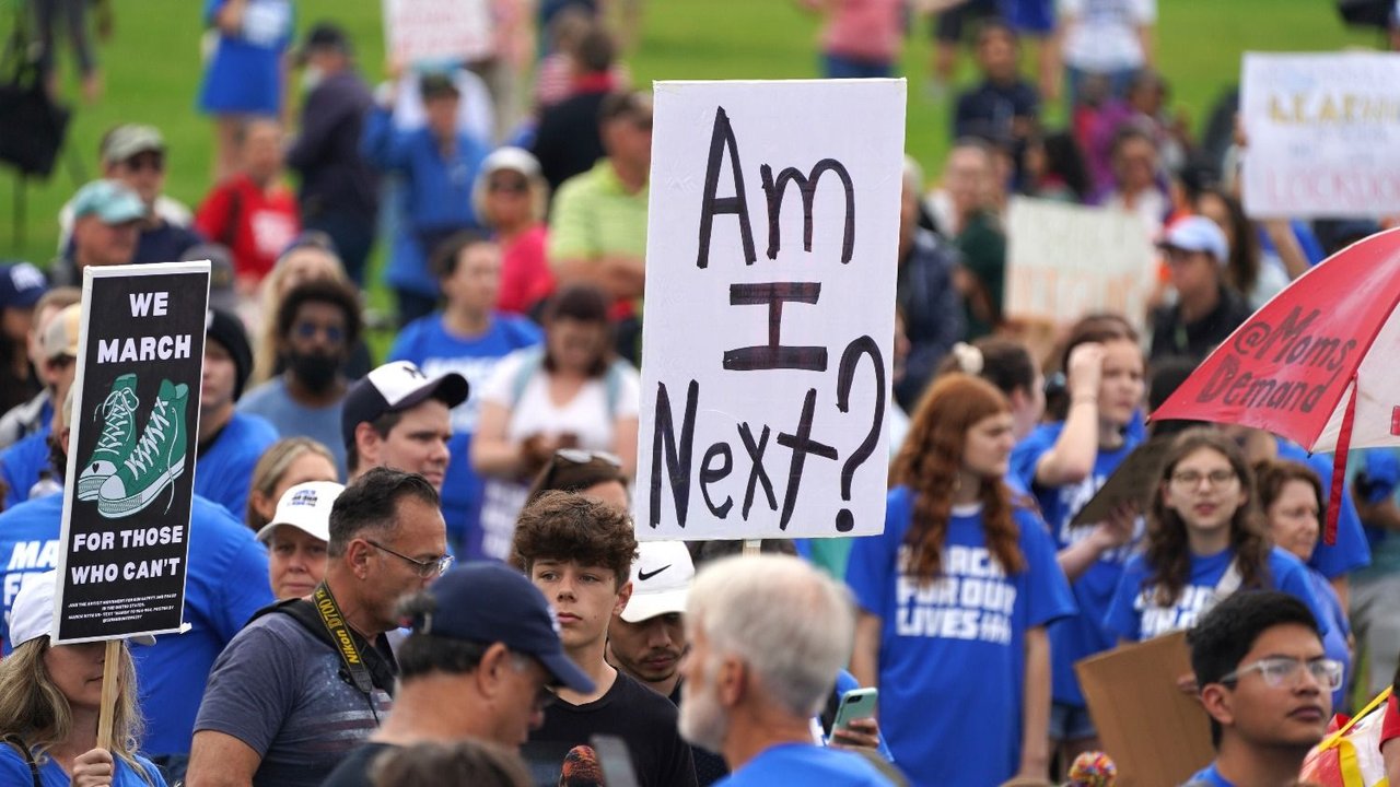 Miles de personas marchan para exigir mayores controles en la venta de armas en Estados Unidos