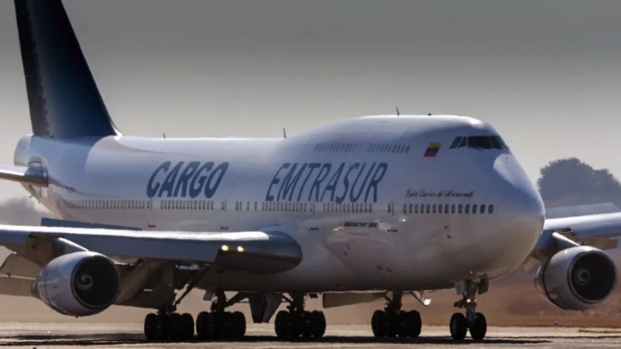 Sobreseyeron a 14 tripulantes del avión venezolano-iraní y citaron a otros 5 a indagatoria