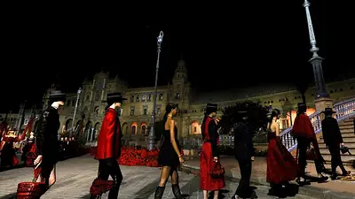 Un desfile de Dior en Sevilla brilla con notas flamencas y colaboraciones de alta costura Un desfile de Dior en Sevilla brilla con notas flamencas y colaboraciones de alta costura