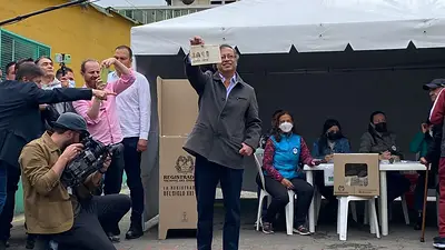 Elecciones en Colombia: Gustavo Petro votó y convocó a la presencia masiva en las urnas Elecciones en Colombia: Gustavo Petro votó y convocó a la presencia masiva en las urnas