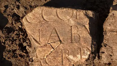 Arqueólogos voluntarios descubren un antiguo templo romano en Países Bajos Arqueólogos voluntarios descubren un antiguo templo romano en Países Bajos