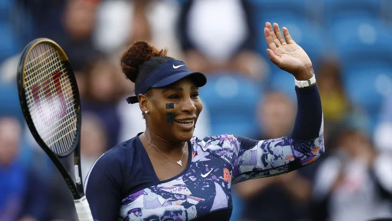 Serena Williams gana en debut en dobles en torneo de Eastbourne tras un año fuera del circuito
