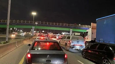 Corte en autopista Buenos Aires - La Plata: transportistas protestan por falta de gasoil Corte en autopista Buenos Aires - La Plata: transportistas protestan por falta de gasoil