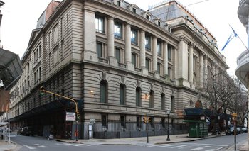 Sin respuestas del Gobierno, docentes del Nacional Buenos Aires van al paro | Educación