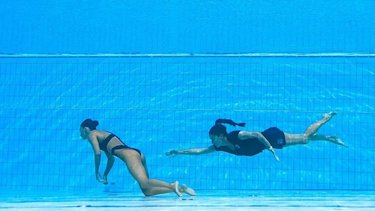 El escalofriante momento en el que una nadadora se desmayó en plena competencia