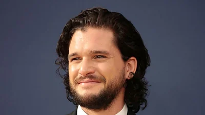 Emilia Clarke confirma que Kit Harington participa en la secuela de 'Juego de Tronos' sobre Jon Snow Emilia Clarke confirma que Kit Harington participa en la secuela de 'Juego de Tronos' sobre Jon Snow