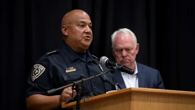 Tiroteo en Texas: suspenden al oficial a cargo tras la polémica Tiroteo en Texas: suspenden al oficial a cargo tras la polémica