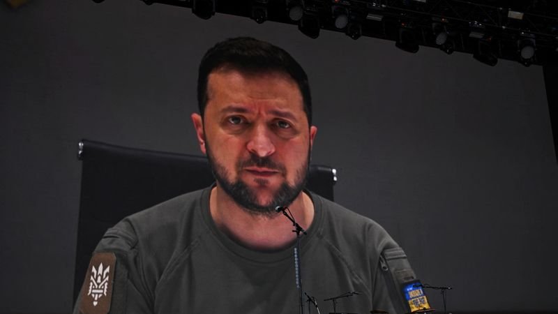 Zelenski pide apoyo al público del festival musical de Glastonbury