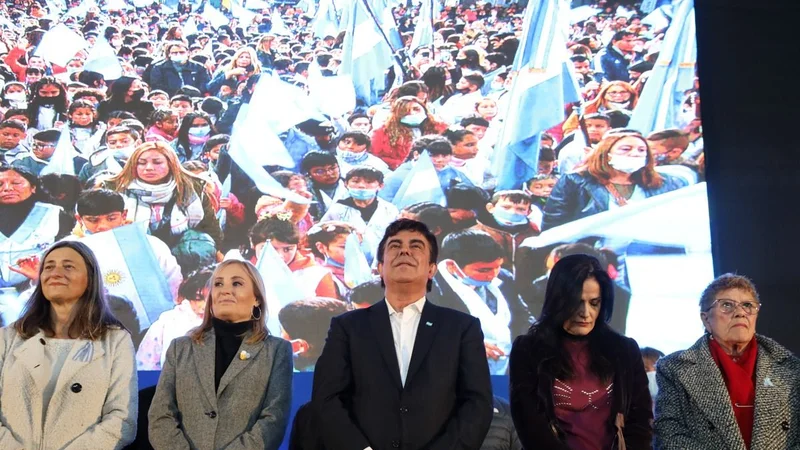La Matanza: El intendente Espinoza tomó la promesa de lealtad a la bandera a más de 10 mil alumnas y alumnos