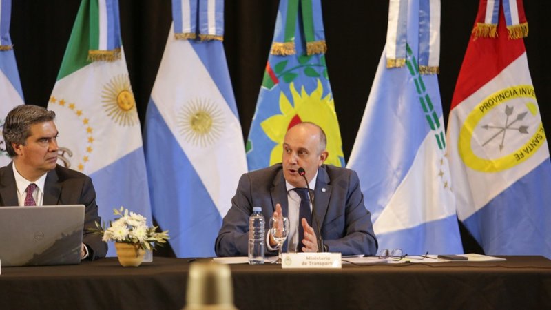 Alexis Guerrera le propuso a los gobernadores cómo seguir con el desarrollo de Hidrovía