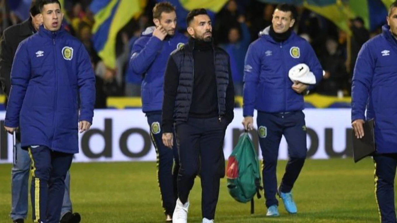 Un jugador que era pretendido por Tevez le cortó el rostro: "Al exterior"
