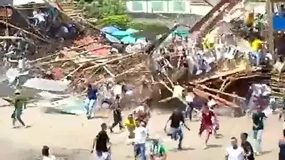 Video: impactante derrumbe en una plaza de toros de Colombia provocó muertos y heridos Video: impactante derrumbe en una plaza de toros de Colombia provocó muertos y heridos