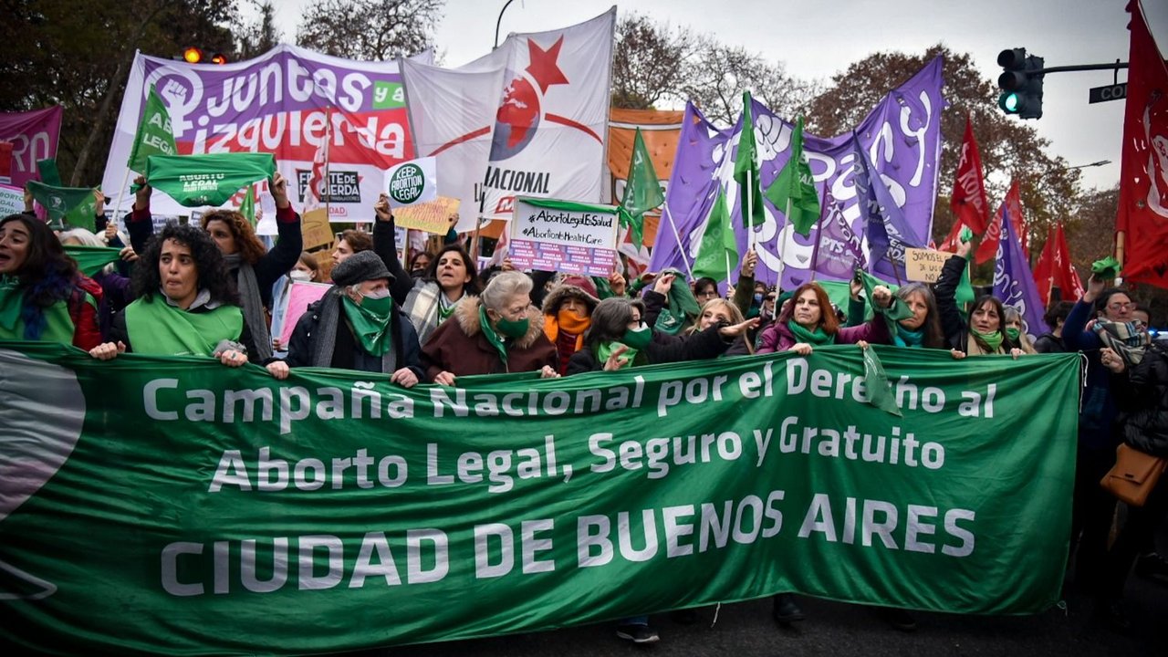 Movilización a la embajada de EE.UU para repudiar el fallo contra el aborto 