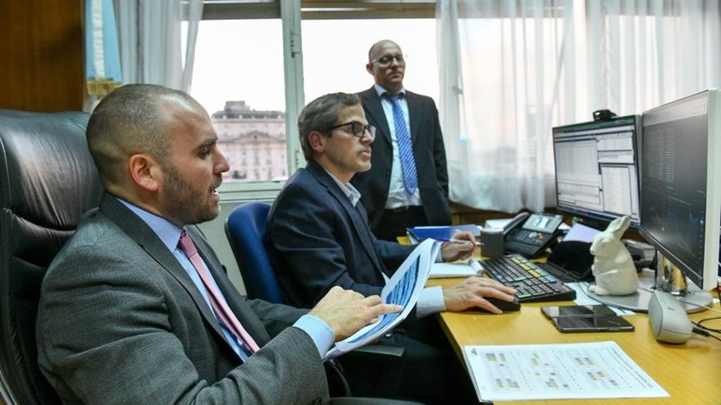 En un día clave, Argentina logró canjear la totalidad de los bonos en oferta y desactivó una bomba