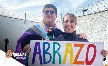 La historia de Yenny, la madre que ofreció abrazos en la Marcha del Orgullo de Chile | Día del orgullo lgbtiq+