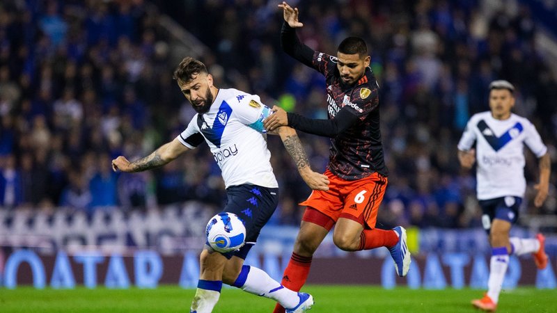 Vélez apabulló a River, pero no pudo sacar más diferencia
