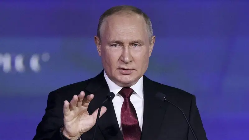 Vladimir Putin vs. Boris Johnson.